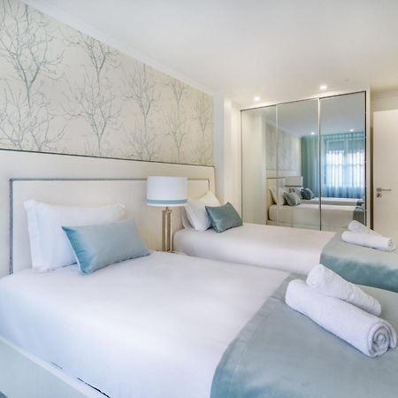 Whome City Chic Escape: Your Stylish Haven In Downtown Лісабон Екстер'єр фото