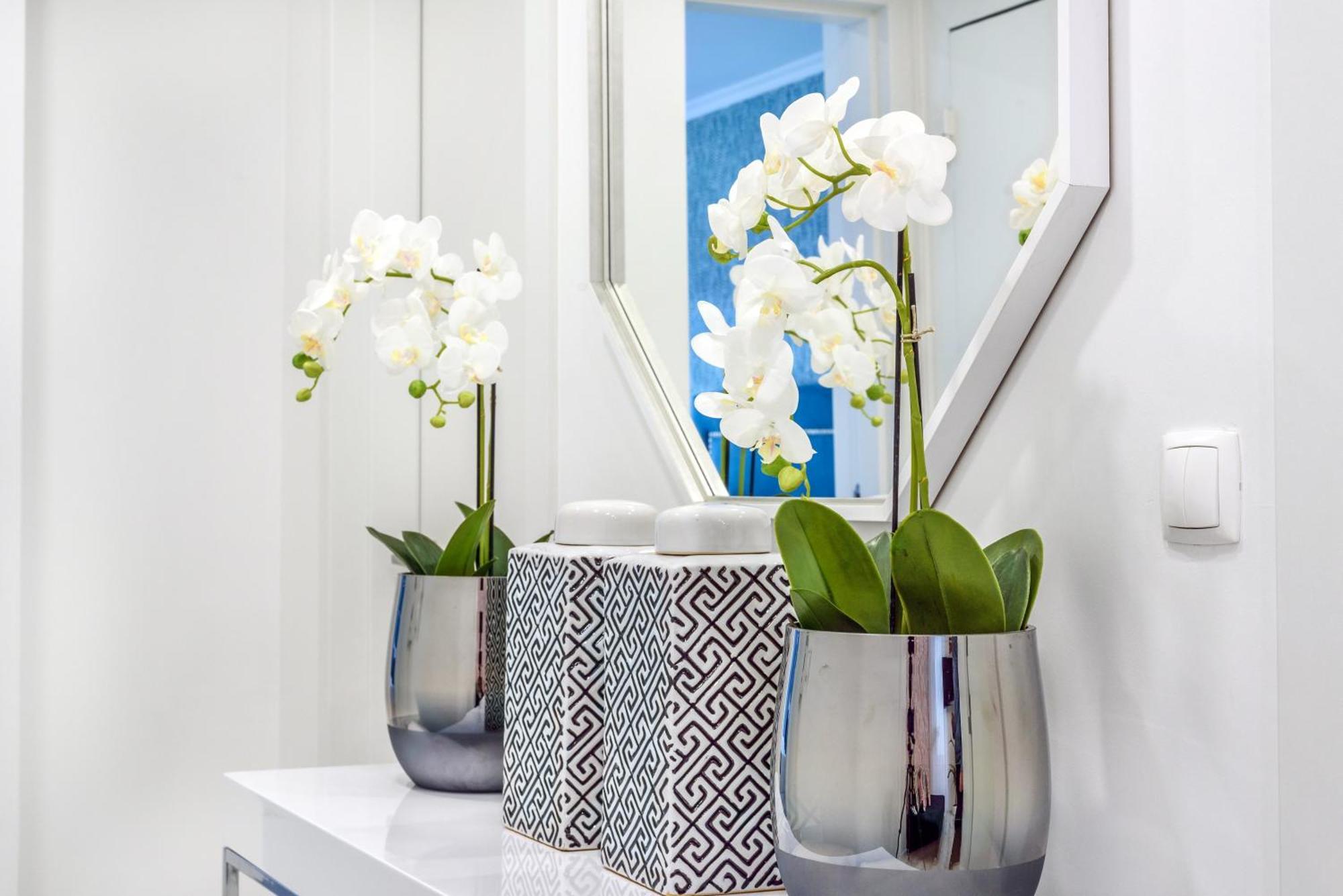 Whome City Chic Escape: Your Stylish Haven In Downtown Лісабон Екстер'єр фото