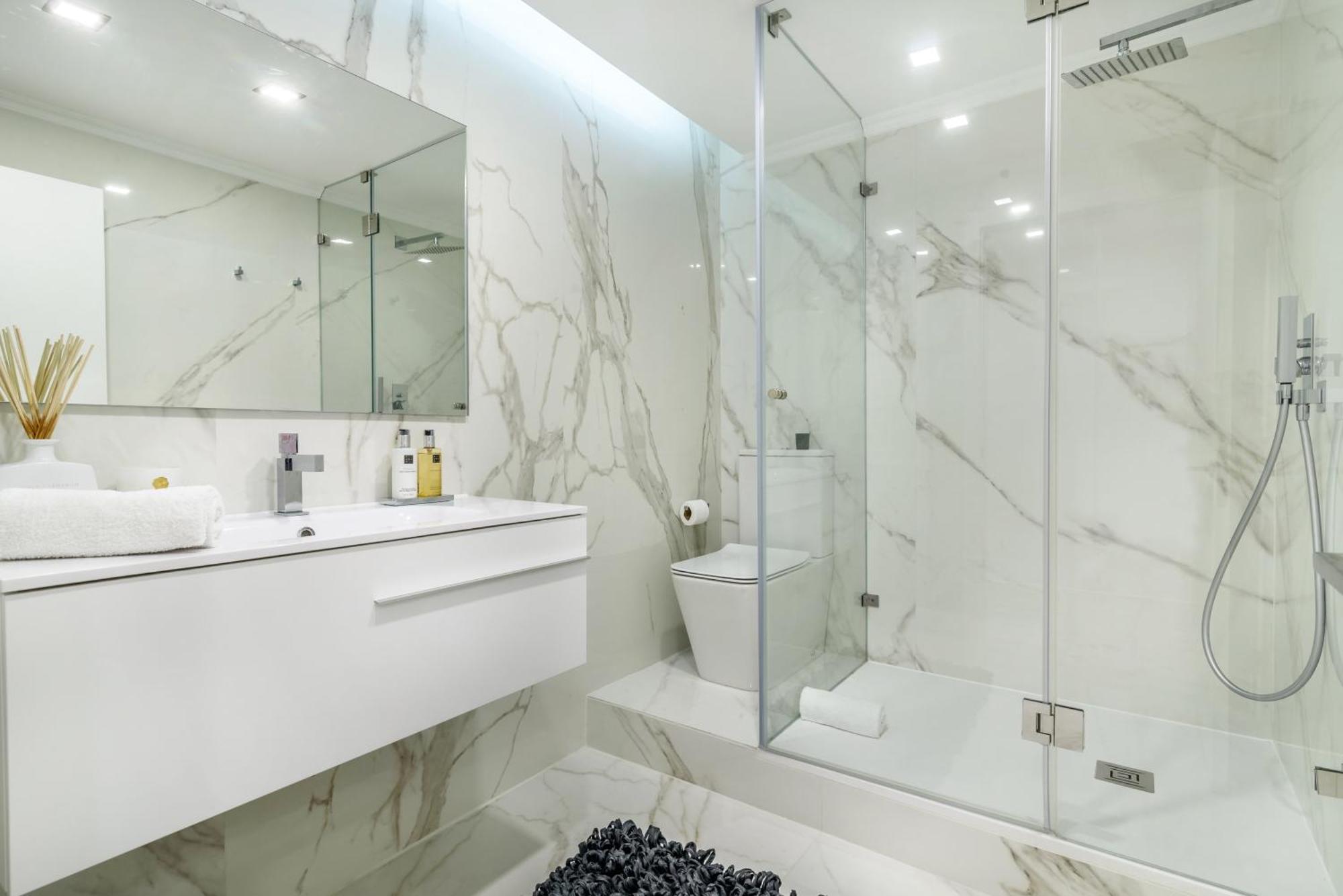 Whome City Chic Escape: Your Stylish Haven In Downtown Лісабон Екстер'єр фото