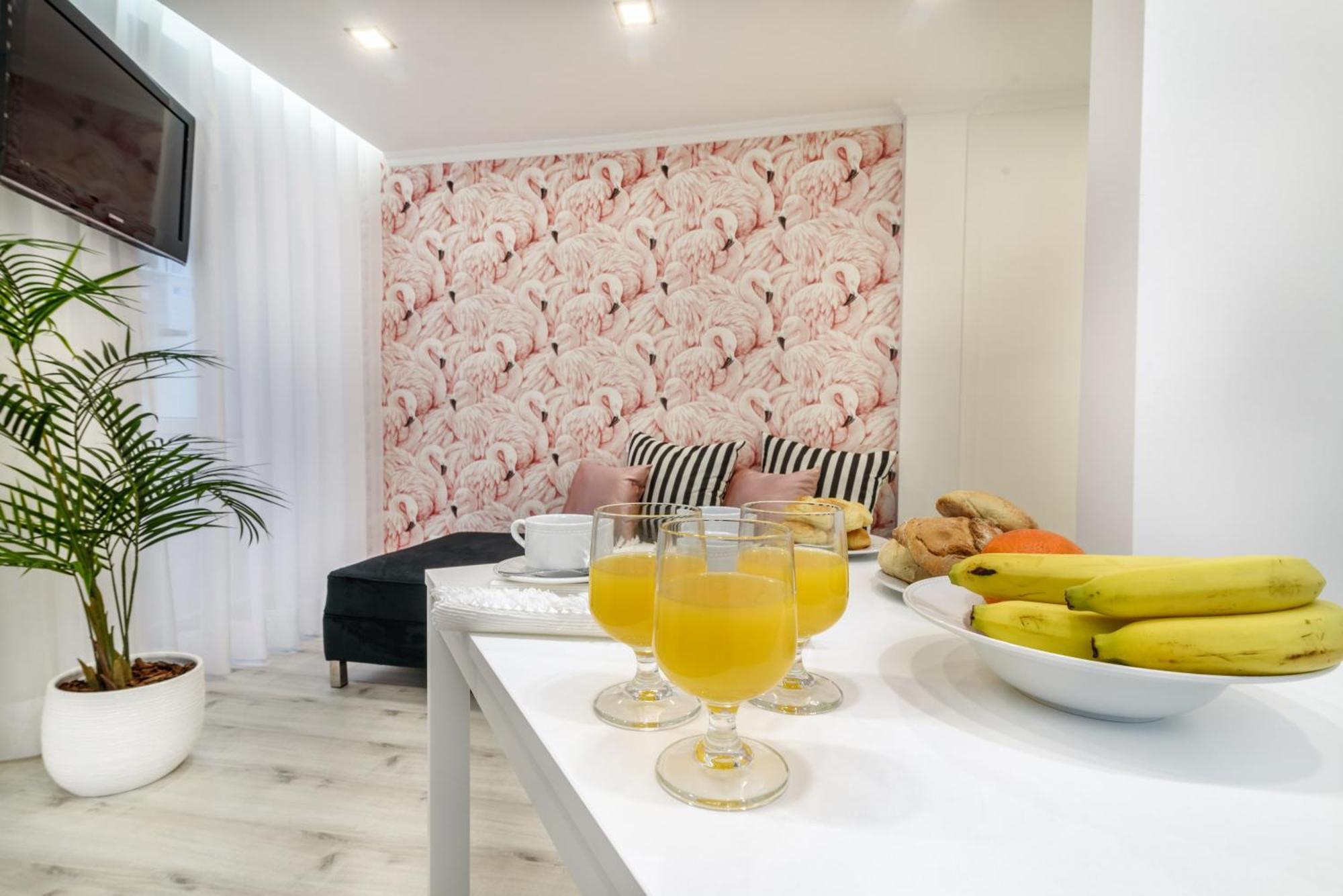Whome City Chic Escape: Your Stylish Haven In Downtown Лісабон Екстер'єр фото