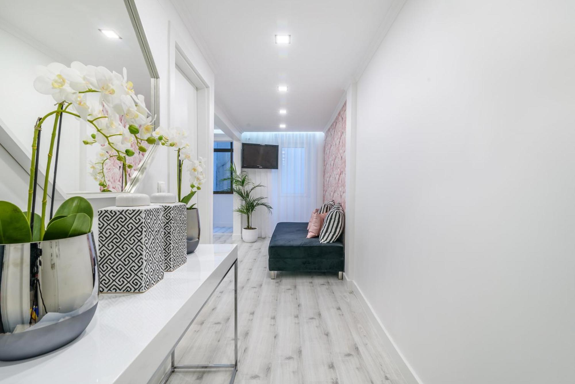 Whome City Chic Escape: Your Stylish Haven In Downtown Лісабон Екстер'єр фото