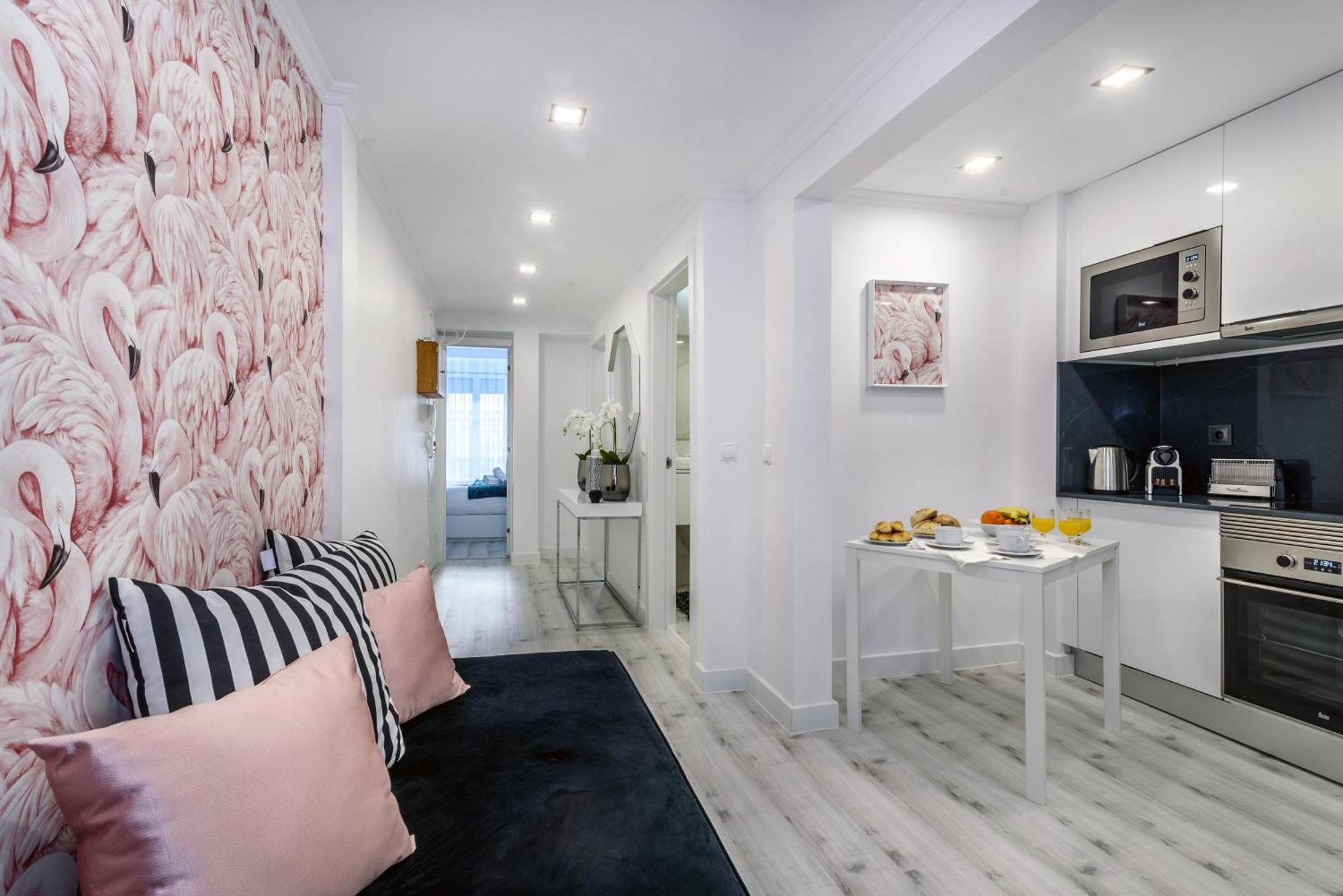 Whome City Chic Escape: Your Stylish Haven In Downtown Лісабон Екстер'єр фото